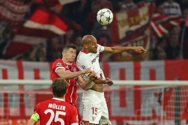 Muenchen Germany 11 04 2018 UEFA Champions League 2017 18 Season Quarter finals Second leg FC Bayern Muenchen Sevilla FC Robert Lewandowski FCB and Steven N Zonzi FCS in a duel DeFodi501