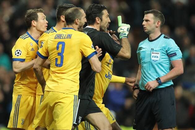 Mg Madrid (Spagna) 11 04 2018 - Champions League Real Madrid-Juventus foto Matteo Gribaudi Image nella foto: Michael Oliver-Gianluigi Buffon 