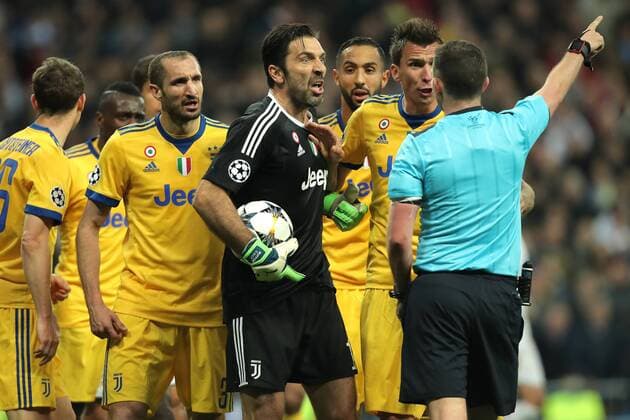 Mg Madrid (Spagna) 11 04 2018 - Champions League Real Madrid-Juventus foto Matteo Gribaudi Image nella foto: Michael Oliver-Gianluigi Buffon 