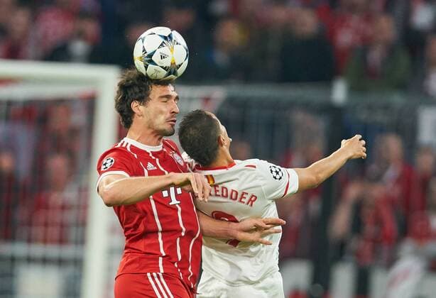 Mats HUMMELS FCB 5 tackle action against the ball against Wissam BEN YEDDER Sevilla 9 FC BAVARIA MUENCHEN FC SEVILLA quarter-final match football UEFA Champions League Munich Germany 11 04 2018 CL season 2017 2018 FCB