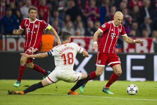 Champions League Quarter Finals FC Bayern Muenchen vs Sevilla FC Allianz Arena Munich 11 04 2018 Pictured Thoams Mueller Sergio Escuderio Arjen Robben Â