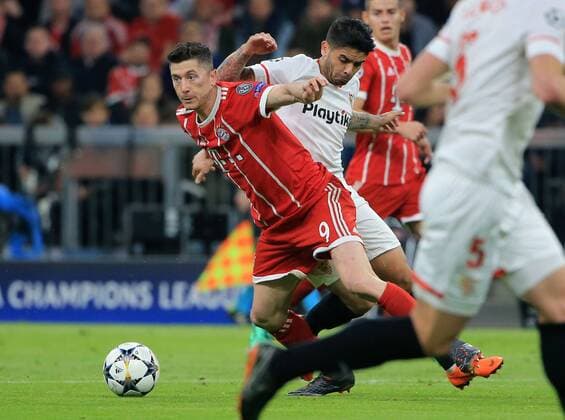 (180412) -- MUNICH, April 12, 2018 -- Bayern Munich s Robert Lewandowski (L) vies with Sevilla s Ever Banega during the UEFA Champions League quarterfinal second leg soccer match between Bayern Munich of Germany and FC Sevilla of Spain in Munich, Germany, on April 11, 2018. The match ended 0-0 and Bayern Munich advanced to the semifinal with 2-1 on aggregate. ) (SP)GERMANY-MUNICH-SOCCER-UEFA CHAMPIONS LEAGUE-BAYERN MUNICH-SEVILLA PhilippexRuiz 