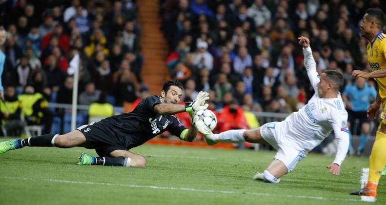 Partido de vuelta de cuartos de final de la Champions League disputado entre Real Madrid y Juventus. En la imagen, Buffon y Lucas Vazquez. Last 8 Champions League match played between Real Madrid and Juventus. In this picture, Buffon and Lucas Vazquez. 