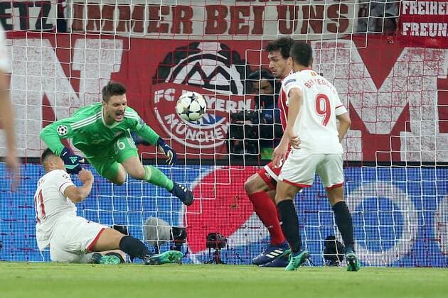 Joaquin Correa FC Sevilla 11 Goalkeeper Sven Ulreich Bayern Muenchen 26 Mats Hummels Bayern Munich 5 Wissam Ben Yedder FC Sevilla 9 Bayern Munich vs Sevilla FC Champions League Quarter Finals Soccer 11 04 2018 Muenchen Copyright: xLanger Eibner-Pressefotox EP_HLR