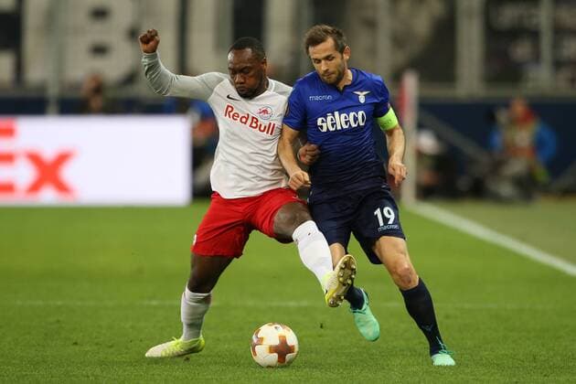 SOCCER - EL, RBS vs Lazio SALZBURG,AUSTRIA,12.APR.18 - SOCCER - UEFA Europa League, quarterfinal, Red Bull Salzburg vs SS Lazio. Image shows Reinhold Yabo (RBS) and Senad Lulic (Lazio). GEPAxpictures xMathiasxMandl