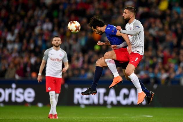 SOCCER - EL, RBS vs Lazio SALZBURG,AUSTRIA,12.APR.18 - SOCCER - UEFA Europa League, quarterfinal, Red Bull Salzburg vs SS Lazio. Image shows Marco Parolo (Lazio) and Munas Dabbur (RBS). GEPAxpictures xFlorianxErtl