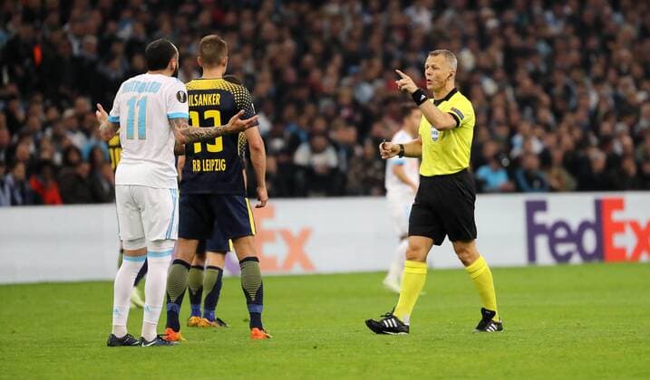 Marseille RB Leipzig Soccer Euro League Marseille 12 04 2018 Stade Velodrome Soccer UEFA Euro League quarter-final second leg Olympique Marseille vs. RB Leipzig Pictured left Konstantinos Mitroglou 11 Marseille Stefan Ilsanker 13 RB Leipzig and referee Björn Kuipers NED