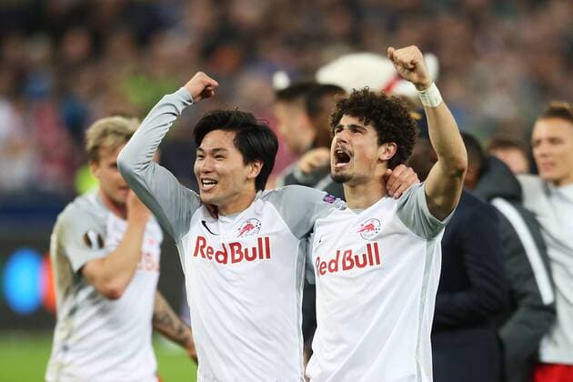 SOCCER - EL, RBS vs Lazio SALZBURG,AUSTRIA,12.APR.18 - SOCCER - UEFA Europa League, quarterfinal, Red Bull Salzburg vs SS Lazio. Image shows the rejoicing of Takumi Minamino and Andre Ramalho (RBS). GEPAxpictures xMathiasxMandl