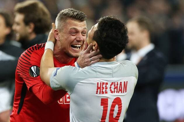 SOCCER - EL, RBS vs Lazio SALZBURG,AUSTRIA,12.APR.18 - SOCCER - UEFA Europa League, quarterfinal, Red Bull Salzburg vs SS Lazio. Image shows the rejoicing of Alexander Walke and Hee Chan Hwang (RBS). GEPAxpictures xMathiasxMandl