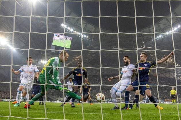 Peter Gulacsi RB Leipzig 32 directs the ball to 1 1 Olympique Marseille vs RB Leipzig UEFA Europa League quarter-final reverse Football 12 04 2018 Marseille Copyright: xLanger Eibner-Pressefotox EP_HLR