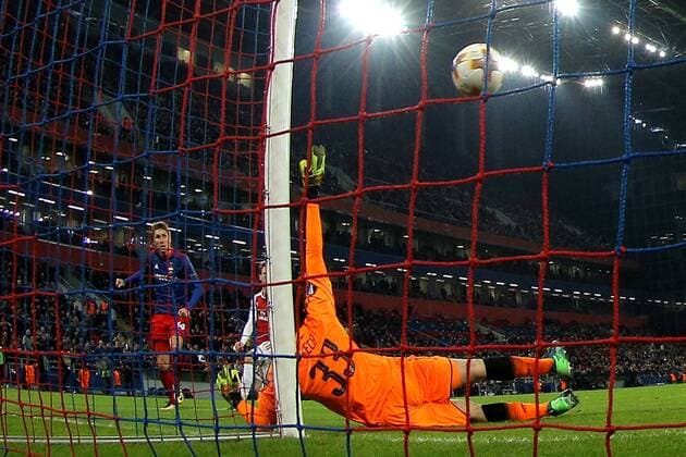 MOSCOW, RUSSIA - APRIL 12, 2018: Arsenal F.C. s goalkeeper Petr Cech in the 2017-2018 UEFA Europa League quarterfinal second leg football match against CSKA Moscow at VEB Arena (Arena CSKA). The game ended in a 2-2 draw. Sergei Bobylev TASS  TS07BA5D
