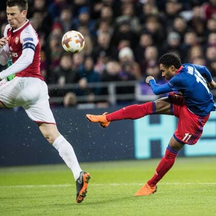 (180413) -- MOSCOW, April 13, 2018 -- Vitinho(R) of CSKA Moscow competes during the UEFA Europa League quarterfinal second leg soccer match between CSKA Moscow and Arsenal in Moscow, Russia, April 12, 2018. The match ended 2-2. Arsenal advanced to the semifinal with 6-3 on aggregate. ) (SP)RUSSIA-MOSCOW-SOCCER-UEFA EUROPA LEAGUE-QUARTERFINAL-CSKA VS ARSENAL WuxZhuang 