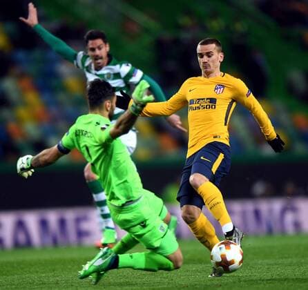 (180413) -- LISBON, April 13, 2018 -- Antoine Griezmann (R) of Atletico shoots during the Europa League quarterfinal second leg soccer match between Sporting CP and Club Atletico de Madrid at the Jose Alvalade stadium in Lisbon, Portugal, on April 12, 2018. Sporting won 1-0 but was eliminated by a 1-2 on aggregate. ) (SP)PORTUGAL-LISBON-SOCCER-UEFA EUROPA LEAGUE-QUARTERFINAL-ATLETICO VS SPORTING ZhangxLiyun 