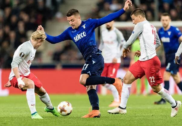 12 04 2018 Red Bull Arena Salzburg UEFA Champions League Final FC Elsinore vs SS Lazio Roma Quarter-finals Ranckspiel im Bild va Xaver Schlager FC Salzburg Sergej Milinkovic Savic SS Lazio Roma Stefan Lainer FC Salzburg during the UEFA Europa League The second leg match between FC Salzburg and SS Lazio Roma at the Red Bull Arena in Salzburg Austria on 2018 04 12 Salzburg  EX_ADE