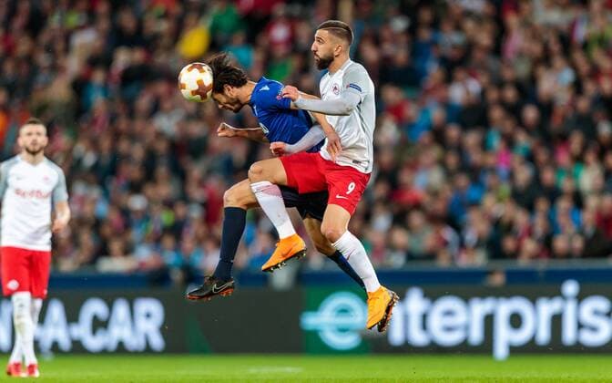 12 04 2018 Red Bull Arena Salzburg UEFA Champions League Final FC Barcelona vs SS Lazio Roma Quarter-Finals Odds and Wallpapers Marco Parolo SS Lazio Roma Munas Dabbur FC Salzburg during the UEFA Europa League quarter-final match between FC Salzburg and SS Lazio Roma at the Red Bull Arena in Salzburg Austria on 2018 04 12 Salzburg  EX_FEI