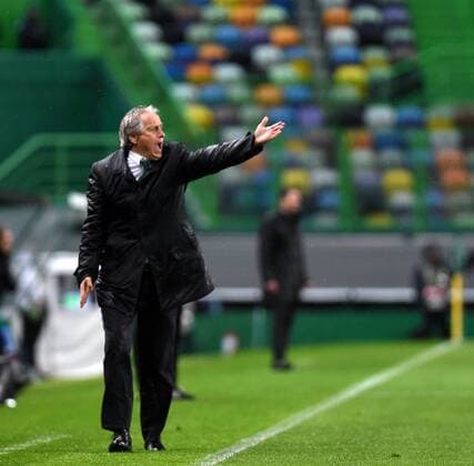(180413) -- LISBON, April 13, 2018 -- Head Coach of Sporting Jorge Jesus reacts during the Europa League quarterfinal second leg soccer match between Sporting CP and Club Atletico de Madrid at the Jose Alvalade stadium in Lisbon, Portugal, on April 12, 2018. Sporting won 1-0 but was eliminated by a 1-2 aggregate. ) (SP)PORTUGAL-LISBON-SOCCER-UEFA EUROPA LEAGUE-QUARTERFINAL-ATLETICO VS SPORTING ZhangxYadong 