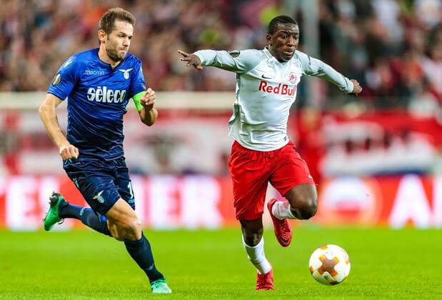 12 04 2018 Red Bull Arena Salzburg UEFA Champions League Final FC Barcelona vs SS Lazio Roma Quarter-finals Odds Senad Lulic SS Lazio Roma Amadou Haidara FC Salzburg during the UEFA Europa League quarter-final match between FC Salzburg and SS Lazio Roma at the Red Bull Arena in Salzburg Austria on 2018 04 12 Salzburg Copyright: xEibner-Pressefoto EXPA Feichterx EP_fei