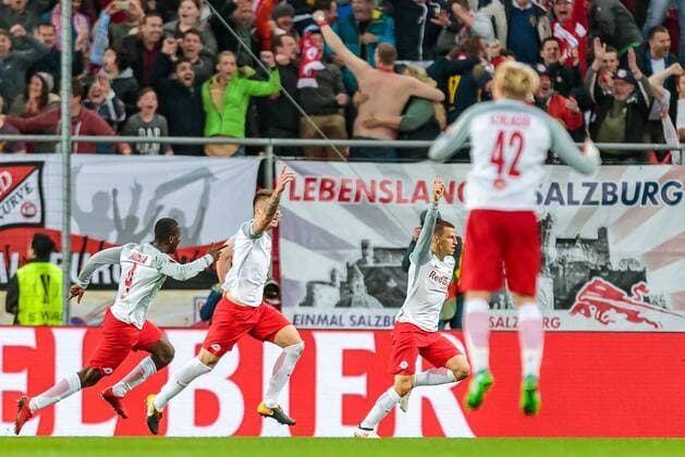 12 04 2018 Red Bull Arena Salzburg UEFA UEFA Champions League Final FC Salzburg vs. SS Lazio Roma Quarter-Finals Rueckspiel im Bild Torjubel to 4 1 by Stefan Lainer FC Salzburg during the UEFA Europa League Quaterfinal 2nd Leg match between FC Salzburg and SS Lazio Roma at the Red Bull Arena in Salzburg Austria on 2018 04 12 Salzburg Copyright: xEibner-Pressefoto EXPA Feichterx EP_fei