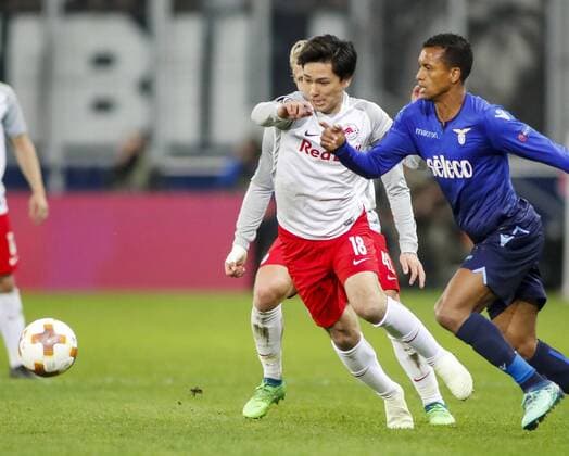Football: Europa League quarterfinal Salzburg s Takumi Minamino (C) chases the ball during the second half of a 4-1 victory against Lazio in a Europa League quarterfinal in Salzburg, Austria, on April 12, 2018. 