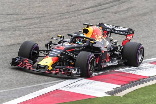 Australian F1 driver Daniel Ricciardo of Red Bull Racing steers his car during a practice session for the 2018 Formula 1 Chinese Grand Prix at the Shanghai International Circuit in Shanghai, China, 13 April 2018. F1 drivers in full swing for Chinese Grand Prix in practice session  20180413_06047