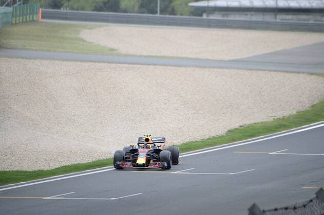 Dutch F1 driver Max Verstappen of Red Bull Racing steers his car during a practice session for the 2018 Formula 1 Chinese Grand Prix at the Shanghai International Circuit in Shanghai, China, 13 April 2018. F1 drivers in full swing for Chinese Grand Prix in practice session  20180413_25785