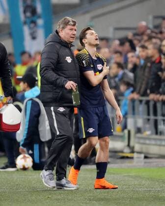 Marseille RB Leipzig Soccer Euro League Marseille 12 04 2018 Stade Velodrome Soccer UEFA Euro League Quarter Finals 2nd leg Olympique Marseille vs RB Leipzig 5 2 3 1 Pictured Marcel Sabitzer 7 RB Leipzig injured with team doctor Dr Ralf Zimmermann RB Leipzig