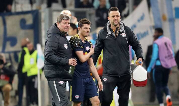 Marseille RB Leipzig Soccer Euro League Marseille 12 04 2018 Stade Velodrome Soccer UEFA Euro League Quarter Finals 2nd leg Marseille vs RB Leipzig 5 2 3 1 Pictured Marcel Sabitzer in RB Leipzig injured with team doctor Dr Ralf Zimmermann and physiotherapist Alexander Sekora RB Leipzig