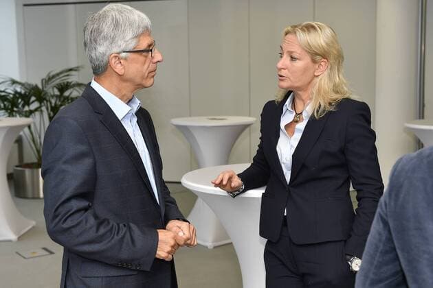 13 04 2018 Tennis WTA Tournament NÜRNBERGER Insurance Cup 2018 Press Conference Press Conference Presentation Dr Armin Zitzmann Chairman of the Board NÜRNBERGER Versicherung in conversation with Barbara Rittner Tournament Ambassador