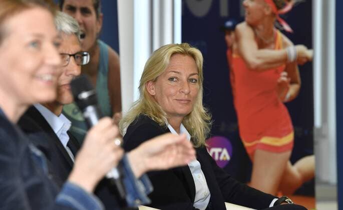 13 04 2018 Tennis WTA Tournament NÜRNBERGER Insurance Cup 2018 Press Conference Press Conference Presentation Player field Barbara Rittner Tournament ambassador in the background