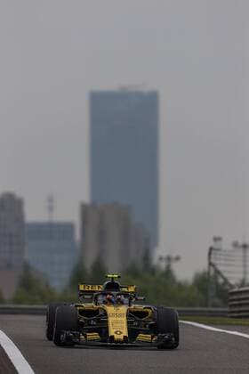 Carlos Sainz Renault Sport F1 team with his car on the track Grand Prix of China 2018 race Motorsport Formula 1 14 04 2018 Shanghai Copyright: xIllman Eibner-Pressefotox EP_EER