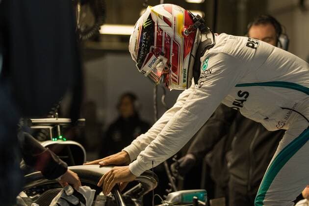 Lewis Hamilton Mercedes AMG Petronas Formula One team gets into the car Grand Prix of China 2018 race Motorsport Formula 1 14 04 2018 Shanghai Copyright: xIllman Eibner-Pressefotox EP_EER