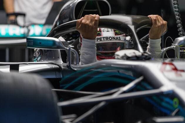 Lewis Hamilton Mercedes AMG Petronas Formula One team gets into the car Grand Prix of China 2018 race Motorsport Formula 1 14 04 2018 Shanghai Copyright: xIllman Eibner-Pressefotox EP_EER