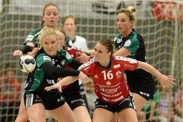 Mariel Stefanie Beugels HSG Bad Wildungen Vipers front R and Simone Spur Petersen VfL Oldenburg front L Angie Geschke VfL Oldenburg R back Cara Hartstock VfL Oldenburg L back Handball 1 Bundesliga Women HSG Bad Wildungen Vipers vs VfL Oldenburg 14 04 2018 Bad Wildungen Copyright: xSippel xEibner-Pressefotox EP_rsl