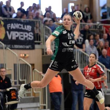 Jenny Behrend VfL Oldenburg at the throw Handball 1 Bundesliga Women HSG Bad Wildungen Vipers vs VfL Oldenburg 14 04 2018 Bad Wildungen Copyright: xSippel xEibner-Pressefotox EP_rsl