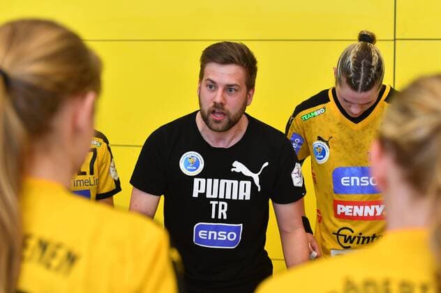Coach Maximilian Busch Rödertal handball club Rödertal against Neckarsulmer Sport Union Neckarsulm Handball 1 League of Women 1 Bundesliga Rödertalbienen HCR Großröhrsdorf season 2017 2018 14 04 2018
