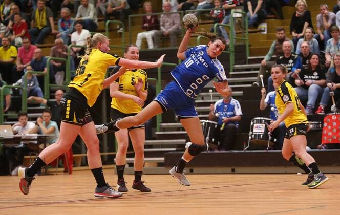 BAU 14 04 2018 Ostfildern Handball TV Nellingen vs SG BBM Bietigheim v Anne Bocka Nellingen Annika Blanke Nellingen Cecilie Woller BBM