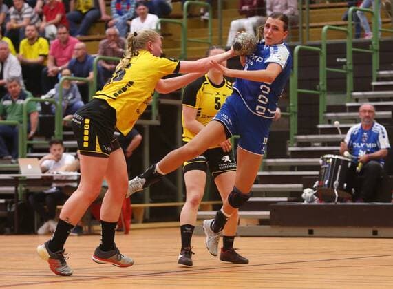 BAU 14 04 2018 Ostfildern Handball TV Nellingen vs SG BBM Bietigheim v Anne Bocka Nellingen Annika Blanke Nellingen Cecilie Woller BBM