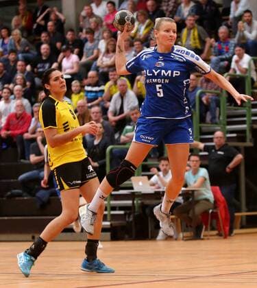 BAU 14 04 2018 Ostfildern Handball TV Nellingen vs SG BBM Bietigheim v l Isabel Tissekker Nellingen Anje Lauenroth BBM