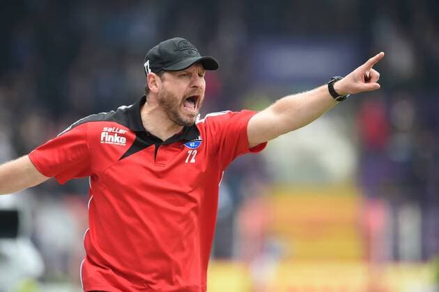 Soccer 3 League 34 Matchday VfL Osnabrück SC Paderborn 07 am 14 04 2018 at the Bremen Bridge in Osnabrück Coach Steffen Baumgart Paderborn are loud instructions MT