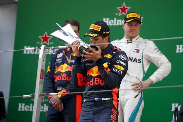 Shanghai: Motorsports: Formula 1 2018 Heineken Chinese Grand Prix Chinese Formula One Grand Prix Shanghai Circuit in Shanghai, China. 3 Daniel Ricciardo (AUS, Red Bull Racing), 77 Valtteri Bottas (FIN, Mercedes AMG Petronas), Shanghai China