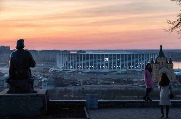 NIZHNY NOVGOROD, RUSSIA - APRIL 14, 2018: A view of the Alexander Nevsky Cathedral and the Nizhny Novgorod Stadium, a venue for 2018 FIFA World Cup WM Weltmeisterschaft Fussball matches. Stanislav Krasilnikov TASS  TS07BEBD