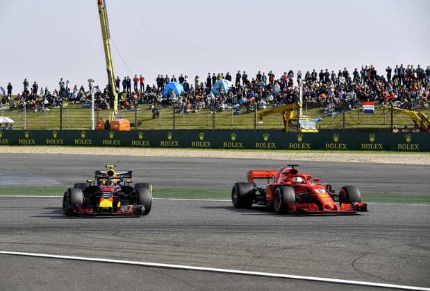 Shanghai: Motorsports: Formula 1 2018 Heineken Chinese Grand Prix Chinese Formula One Grand Prix Shanghai Circuit in Shanghai, China. 33 Max Verstappen (NDL, Red Bull Racing), , 5 Sebastian Vettel (GER, Scuderia Ferrari) Crash Shanghai China