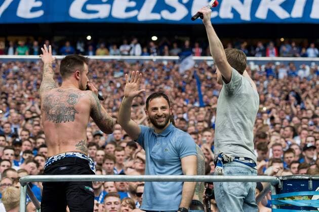 Gelsenkirchen Germany 15 04 2018 1 Bundesliga 30 Matchday FC Schalke 04 BV Borussia Dortmund Coach Domenico Tedesco S04 celebrates after the 2 0 victory with the fans in Nordkurve DeFodi001