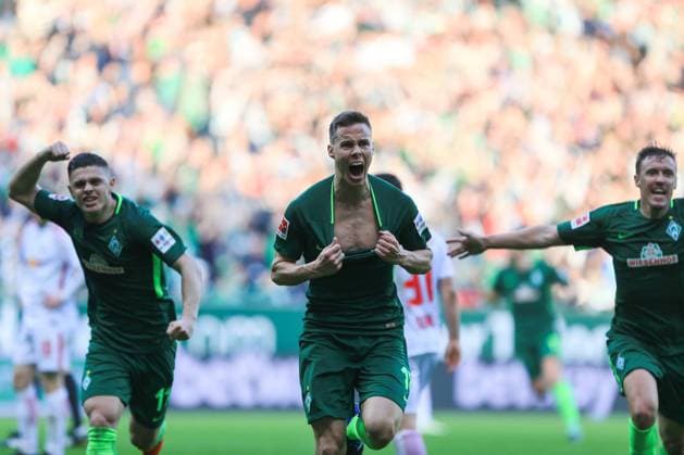 15 04 2018 xtgx Football 1 Bundesliga Werder Bremen RB Leipzig emspor vl Niklas Moisander Bremen 18 Cheers Torjubel celebrates over the gate celebrate the goal celebration Bremen