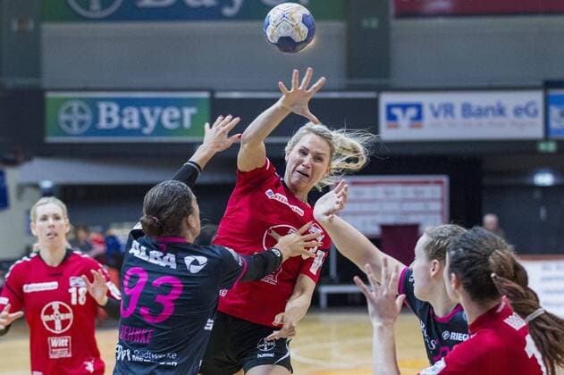 Handball Bundesliga TSV Bayer 04 Leverkusen vs TuS Metzingen 26 24 Handball Bundesliga TSV Bayer 04 Leverkusen vs TuS Metzingen 26 24 at 15 4 2018 Leverkusen Ostermann Arena Germany Photo Ralf Kardes Julia Behnke 93 KM Elf Civil Jurgutyte 3 RM xrkx
