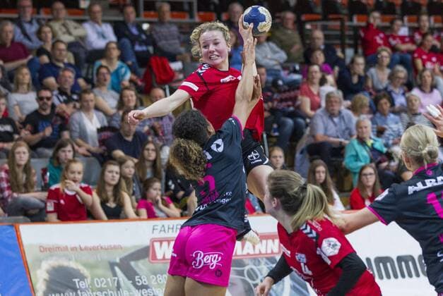 Handball Bundesliga TSV Bayer 04 Leverkusen vs TuS Metzingen 26 24 Handball Bundesliga TSV Bayer 04 Leverkusen vs TuS Metzingen 26 24 at 15 4 2018 Leverkusen Ostermann Arena Germany Photo Ralf Kardes Delaila Amega 5 RM Elf Amelie Berger 23 RA Elfe Anna Seidel 4 KM xrkx