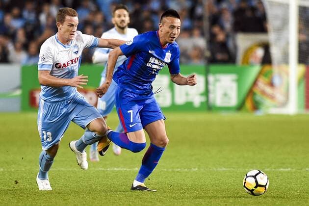 SYDNEY, AUSTRALIA - APRIL 17: Brandon O Neill 13 of Sydney FC and Mao Jianqing 7 of Shanghai Shenhua follow the ball during the AFC Champions League Group H match between Sydney FC and Shanghai Shenhua at the Sydney Football Stadium on April 17, 2018 in Sydney, Australia.  Copyright: xVCGx CFP111150617335 