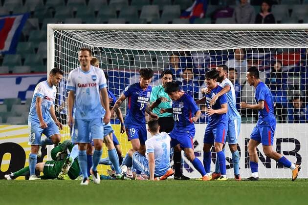 Players of Australia s Sydney FC and China s Shanghai Shenhua FC are in a heated exchange in their Group H match during the 2018 AFC Champions League in Sydney, New South Wales, Australia, 17 April 2018. China s Shanghai Shenhua kept Sydney F.C. scoreless on their trip down under to the Allianz stadium on Tuesday (17 April 2018) evening, holding the Australian domestic champions to a nail-biting 0-0 draw. Although the Sydneysiders dominated the ball in the first half of the Asian Champions League contest with a whopping 67 percent possession, the Sky-Blues were unable to convert their chances in front of goal. Only two of their eight shots were meant for the back of the net. Shanghai Shenhua holds Sydney FC to 0-0 draw in fiery match  20180417_28334