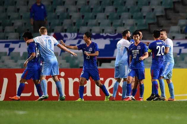 Players of Australia s Sydney FC and China s Shanghai Shenhua FC are in a heated exchange in their Group H match during the 2018 AFC Champions League in Sydney, New South Wales, Australia, 17 April 2018. China s Shanghai Shenhua kept Sydney F.C. scoreless on their trip down under to the Allianz stadium on Tuesday (17 April 2018) evening, holding the Australian domestic champions to a nail-biting 0-0 draw. Although the Sydneysiders dominated the ball in the first half of the Asian Champions League contest with a whopping 67 percent possession, the Sky-Blues were unable to convert their chances in front of goal. Only two of their eight shots were meant for the back of the net. Shanghai Shenhua holds Sydney FC to 0-0 draw in fiery match  20180417_71283