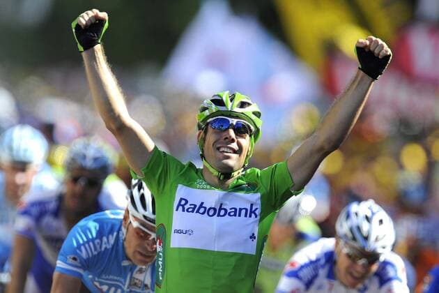 - DIGNE-LES-BAINS, FRANCE: Spanish Oscar Freire, in the green jersey of team Rabobank, celebrates as he wins the mass sprint at the end of the 14th stage of the Tour de France cycling race between Nimes and Digne-les-Bains, Saturday 19 July 2008. LUCxCLAESSEN  x9825564x